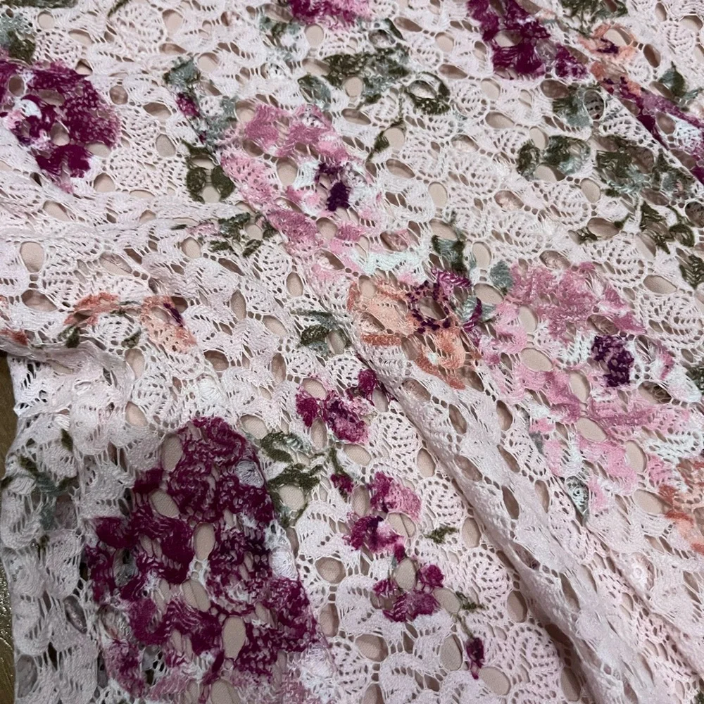 Beautiful, fully lined Floral Lace Dress - Picture 5 of 5